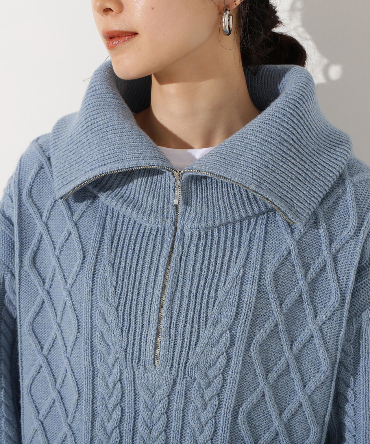 ハーフジップケーブルニット