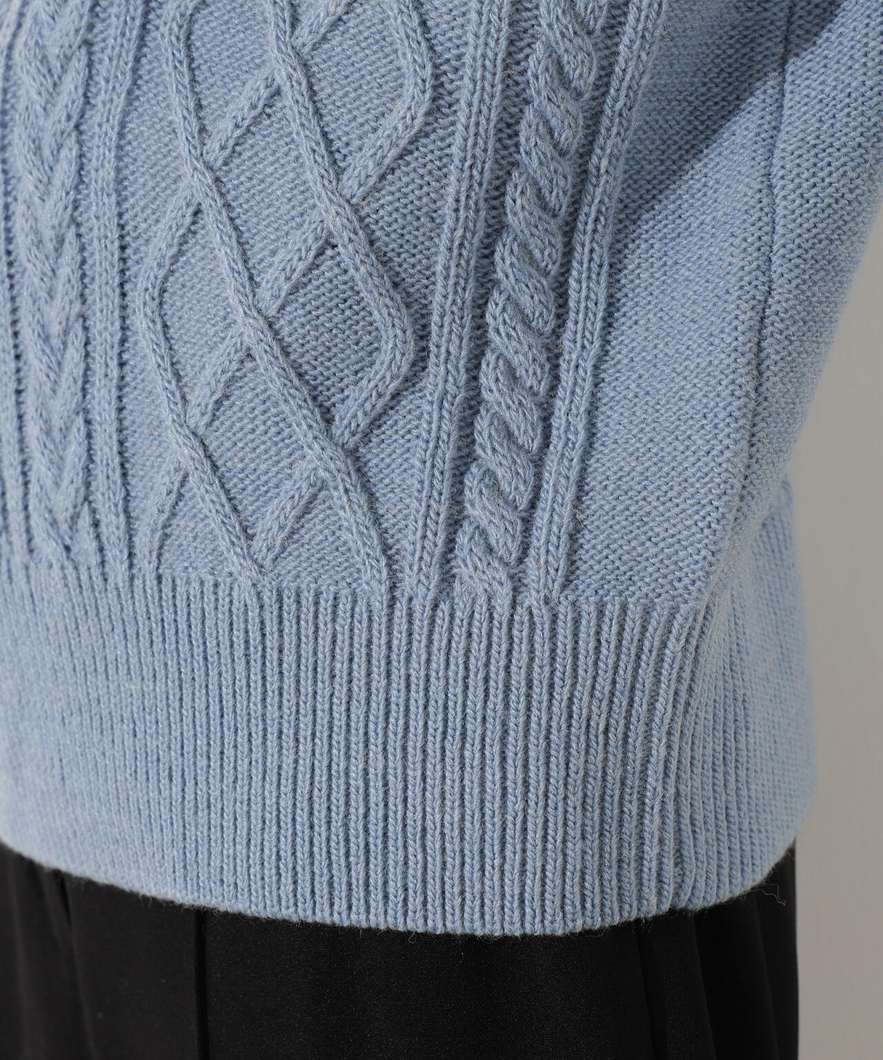 ハーフジップケーブルニット
