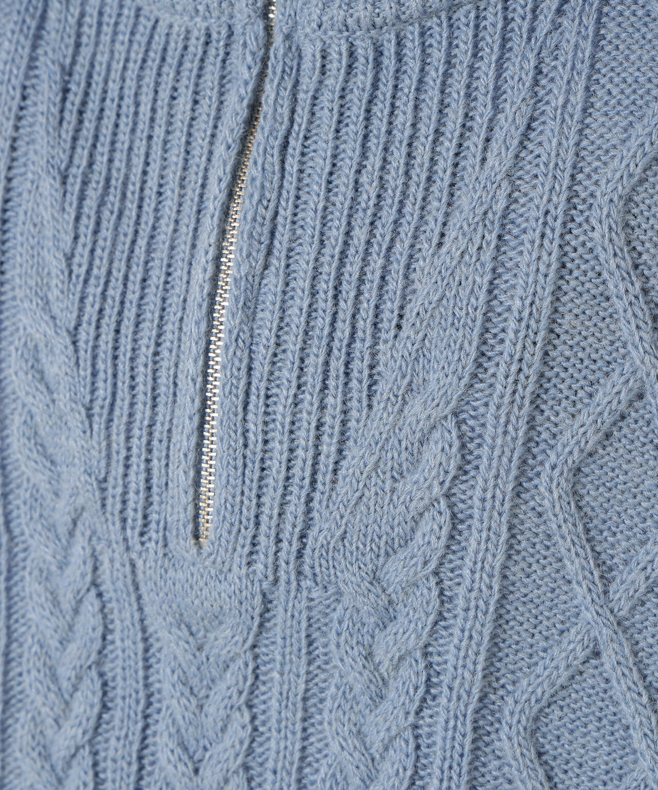 ハーフジップケーブルニット