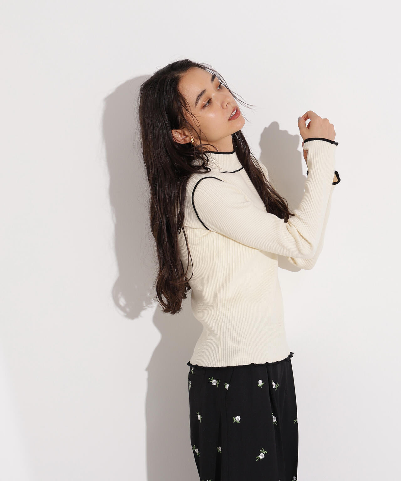 【岸本セシルさん着用】ラインモックネックニット