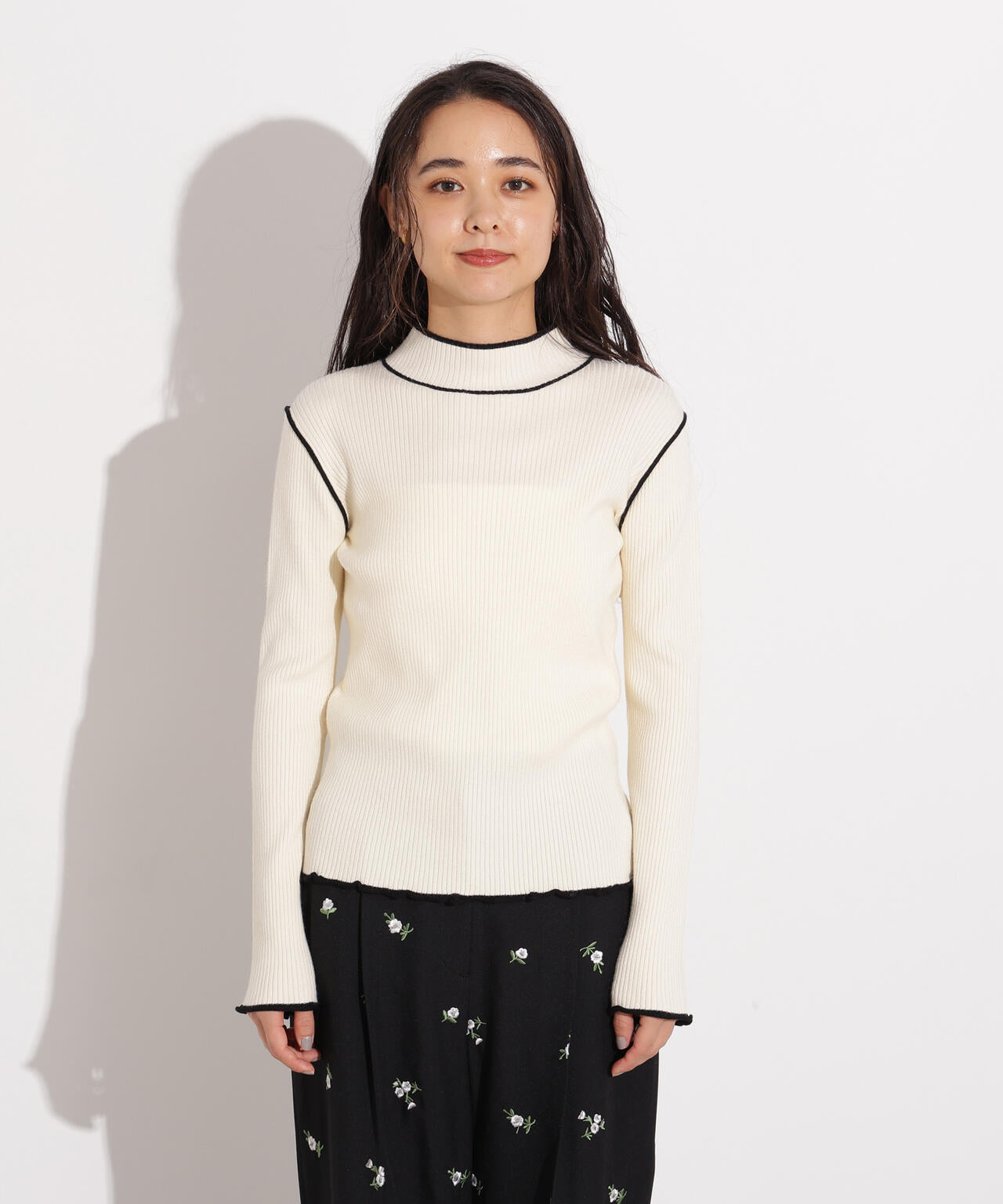 【岸本セシルさん着用】ラインモックネックニット