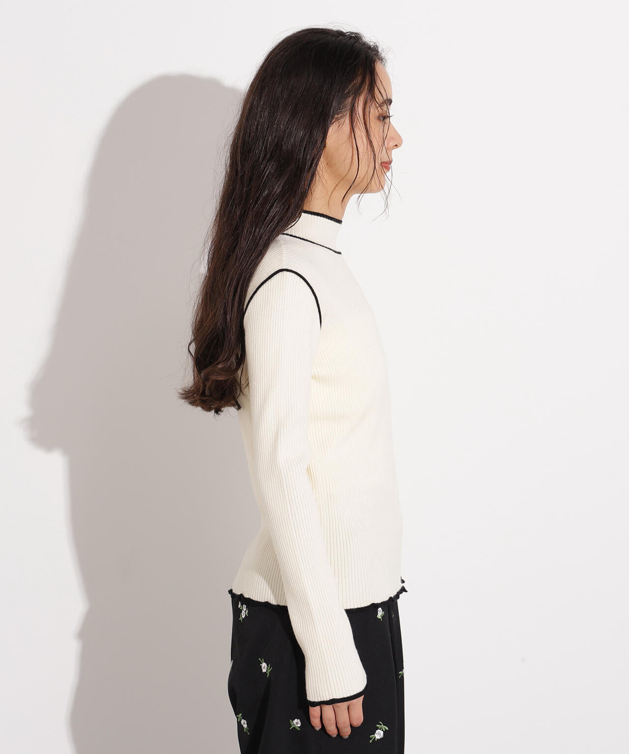 【岸本セシルさん着用】ラインモックネックニット