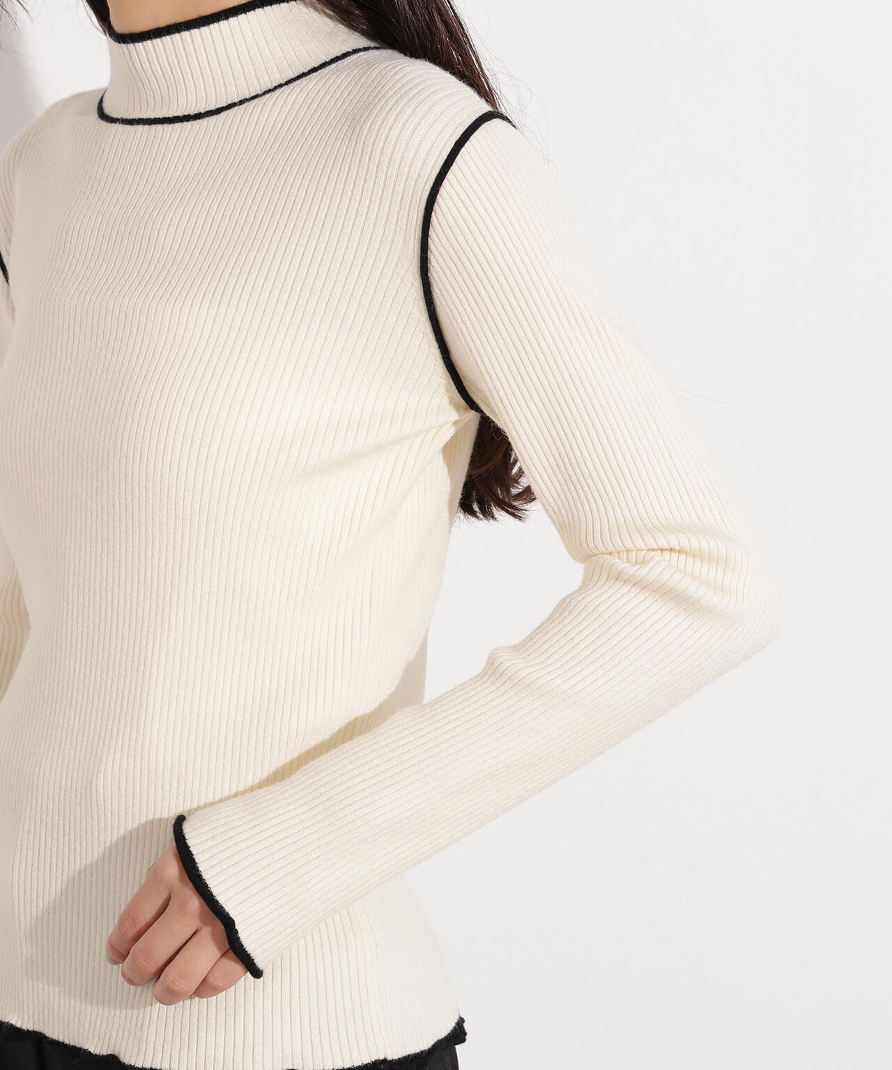 【岸本セシルさん着用】ラインモックネックニット