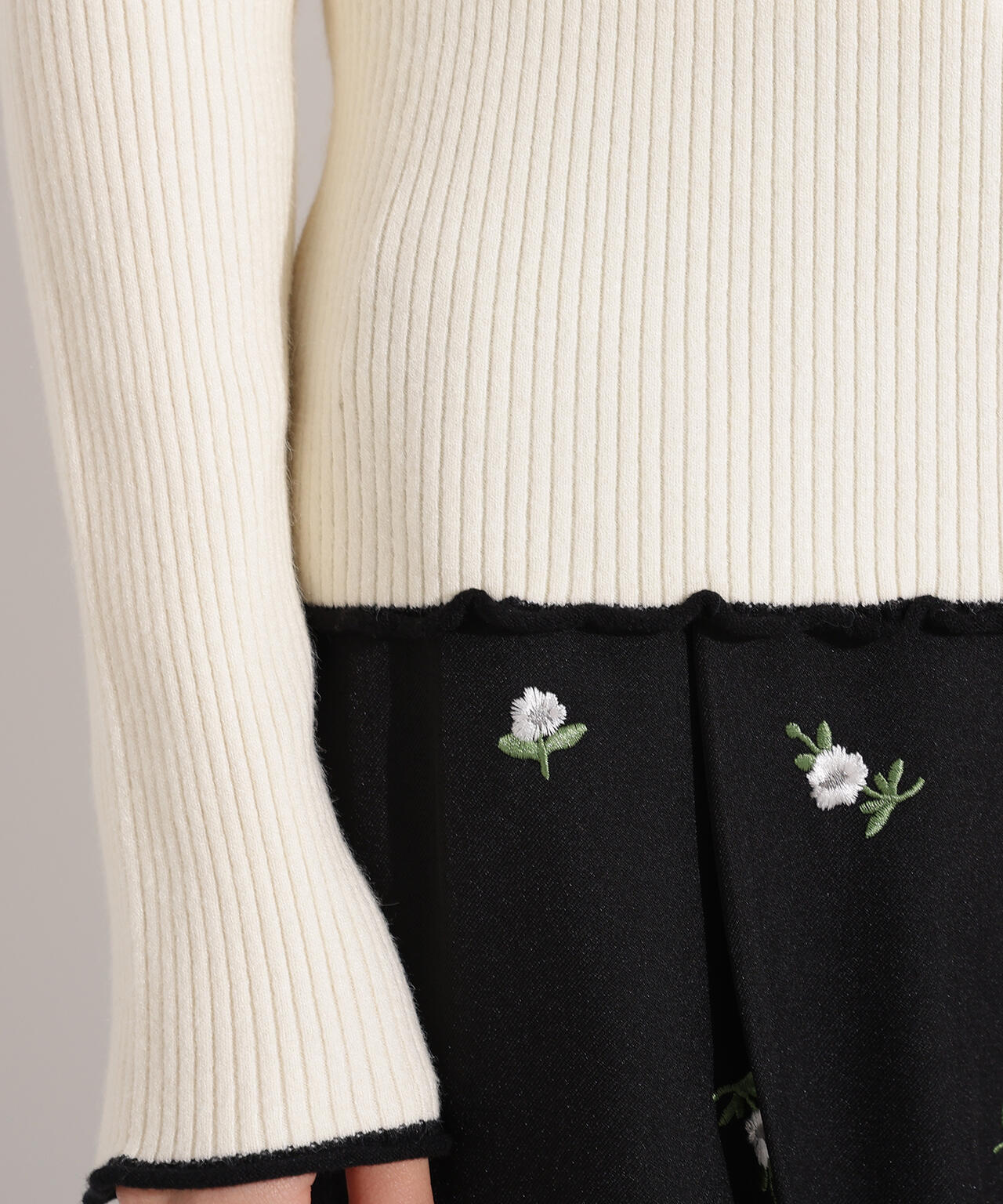 【岸本セシルさん着用】ラインモックネックニット