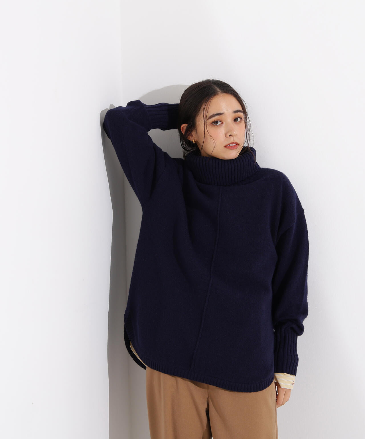 タートルネックオーバーニット