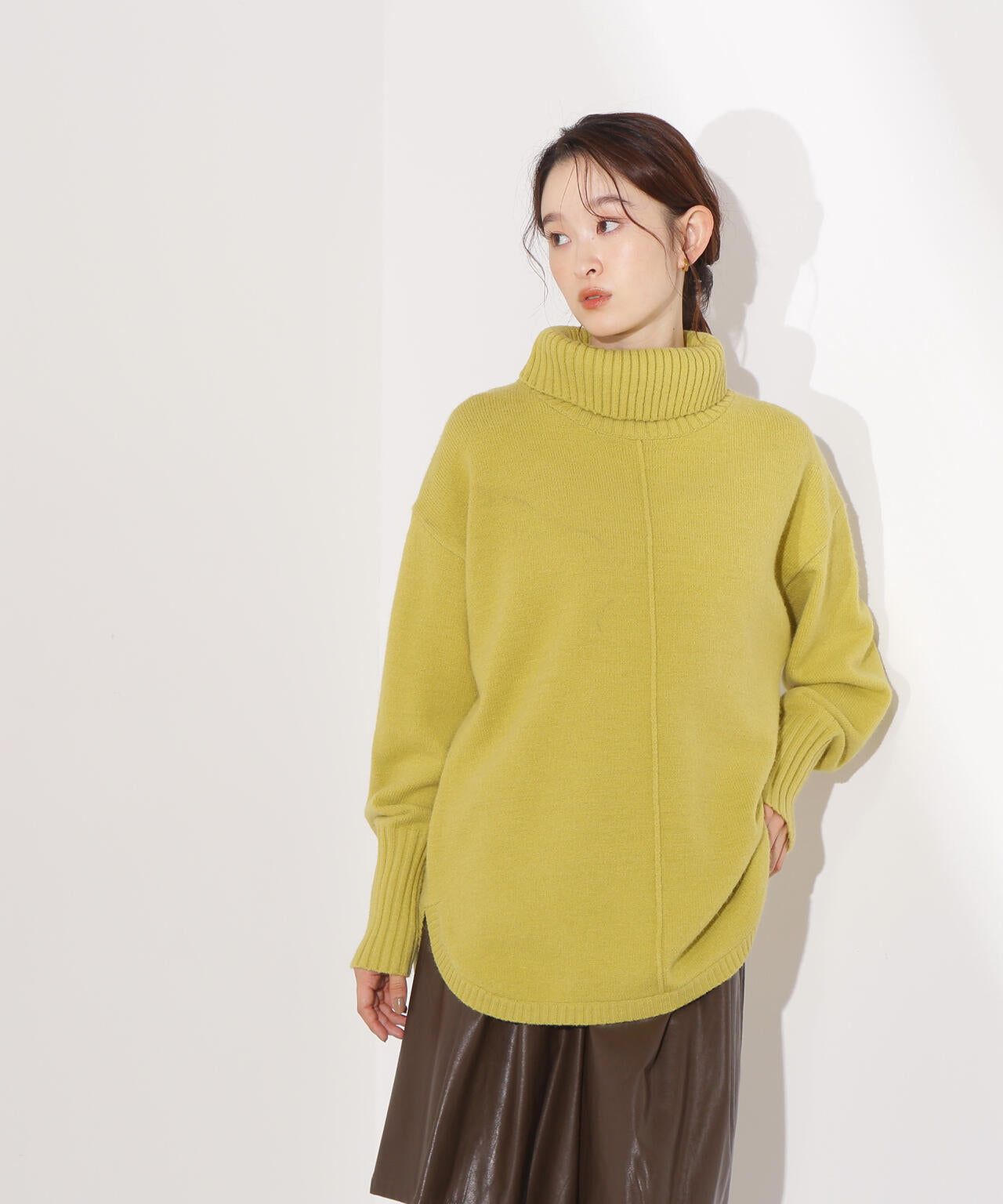 タートルネックオーバーニット