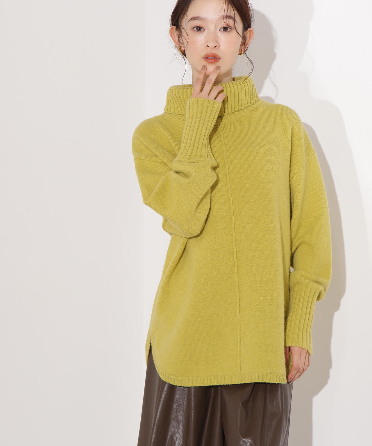 タートルネックオーバーニット