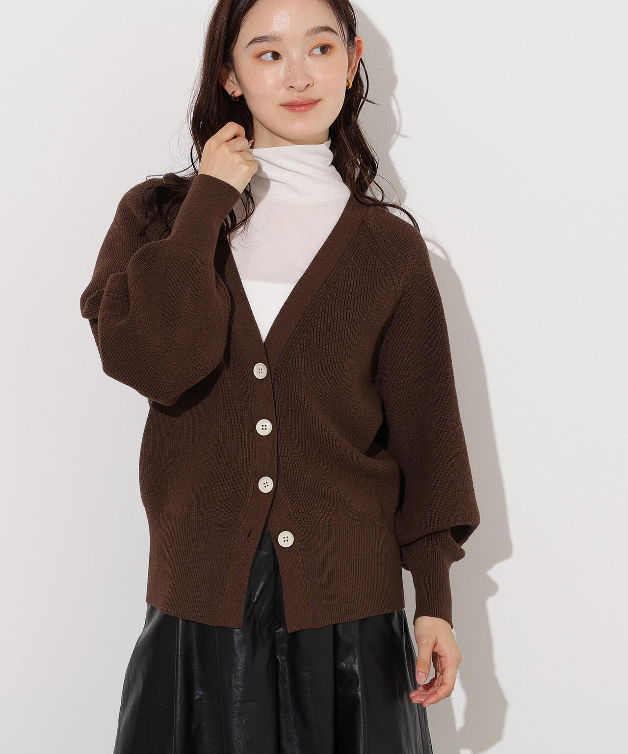 【岸本セシルさん着用】Vネックフォルムカーディガン