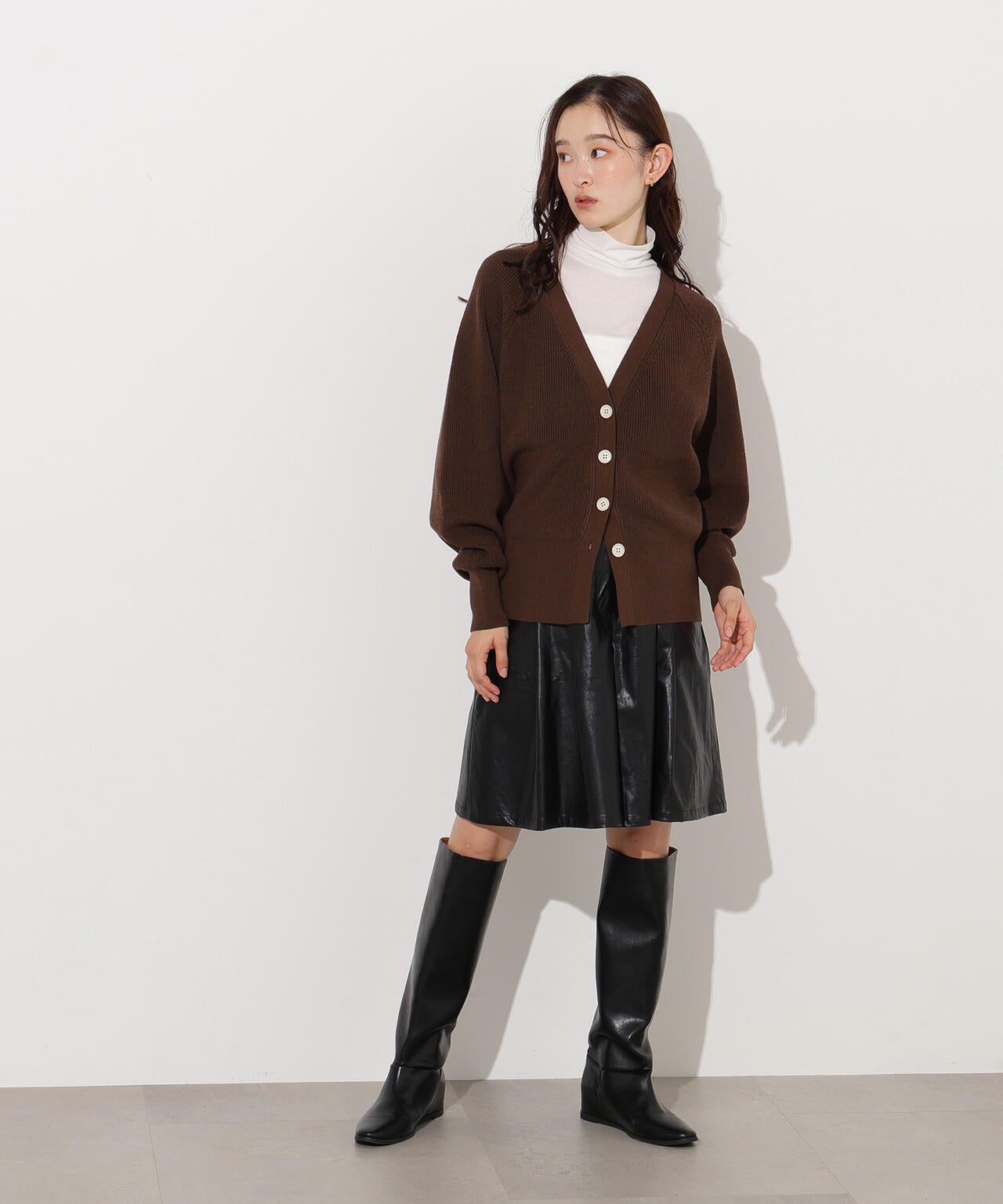 【岸本セシルさん着用】Vネックフォルムカーディガン