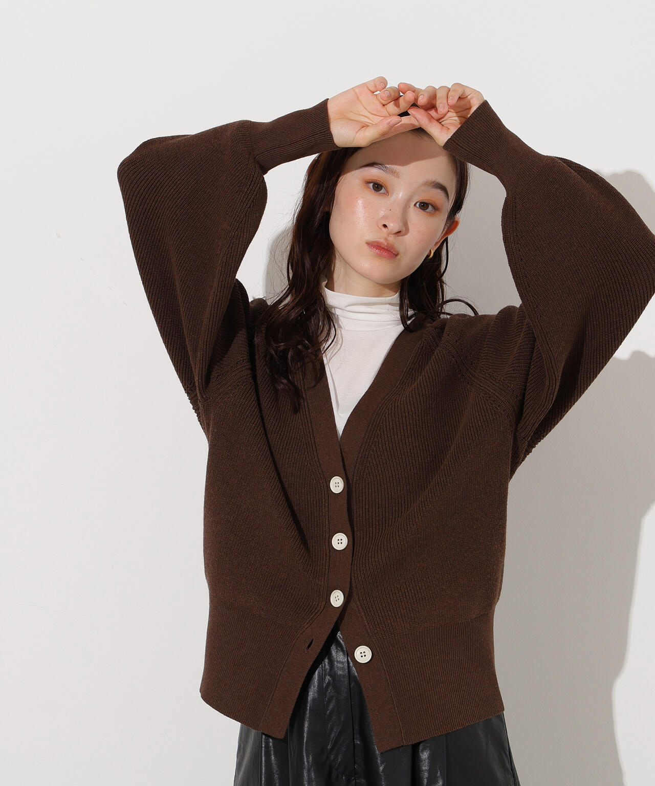 【岸本セシルさん着用】Vネックフォルムカーディガン