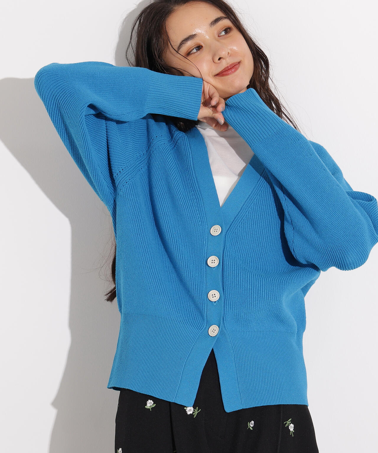 【岸本セシルさん着用】Vネックフォルムカーディガン