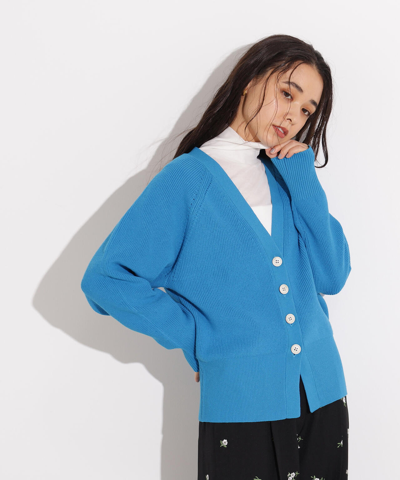 【岸本セシルさん着用】Vネックフォルムカーディガン