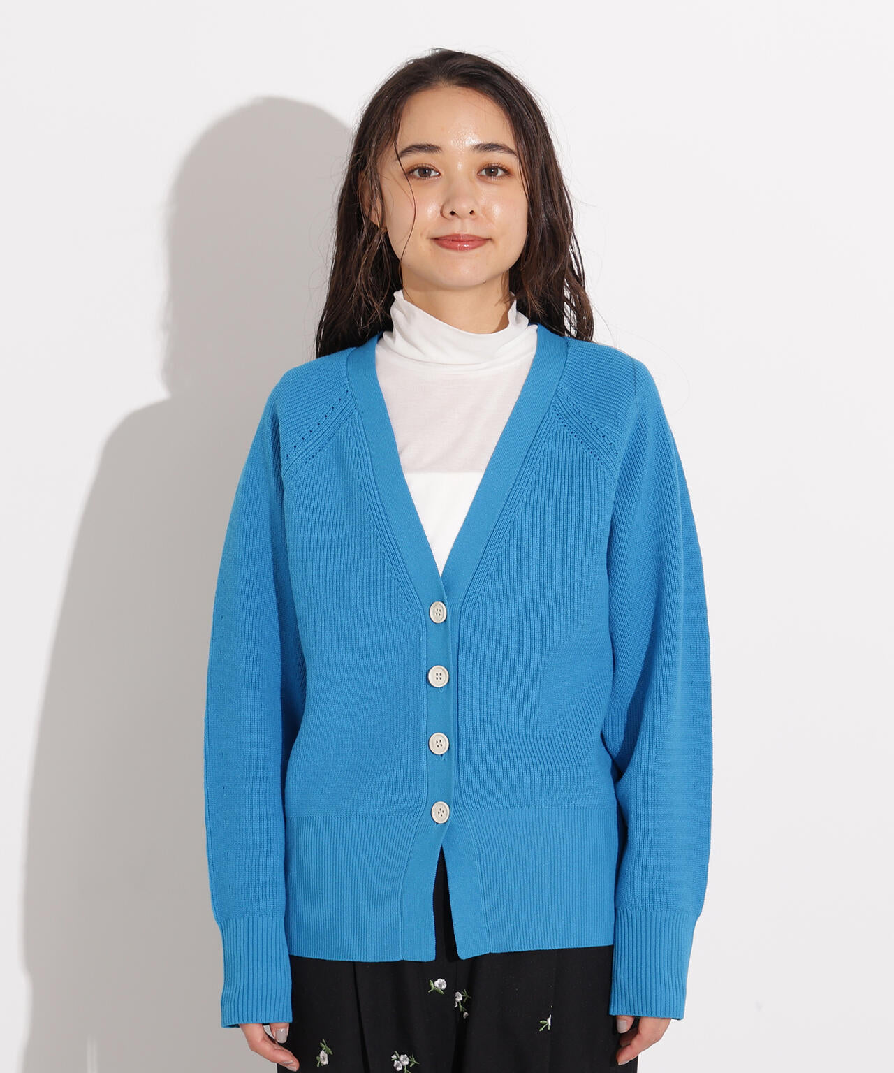 【岸本セシルさん着用】Vネックフォルムカーディガン