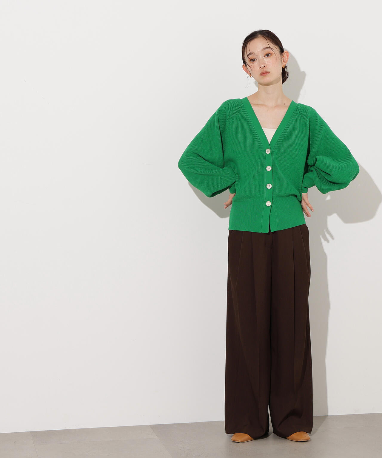 【岸本セシルさん着用】Vネックフォルムカーディガン