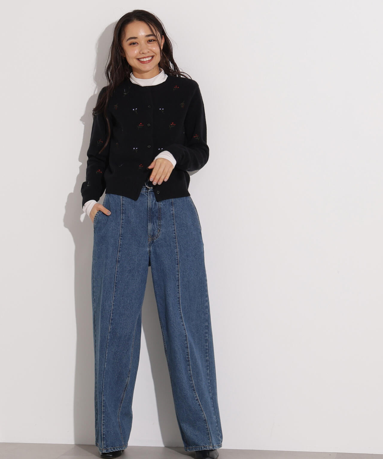 【岸本セシルさん着用】フラワー刺繍カーディガン