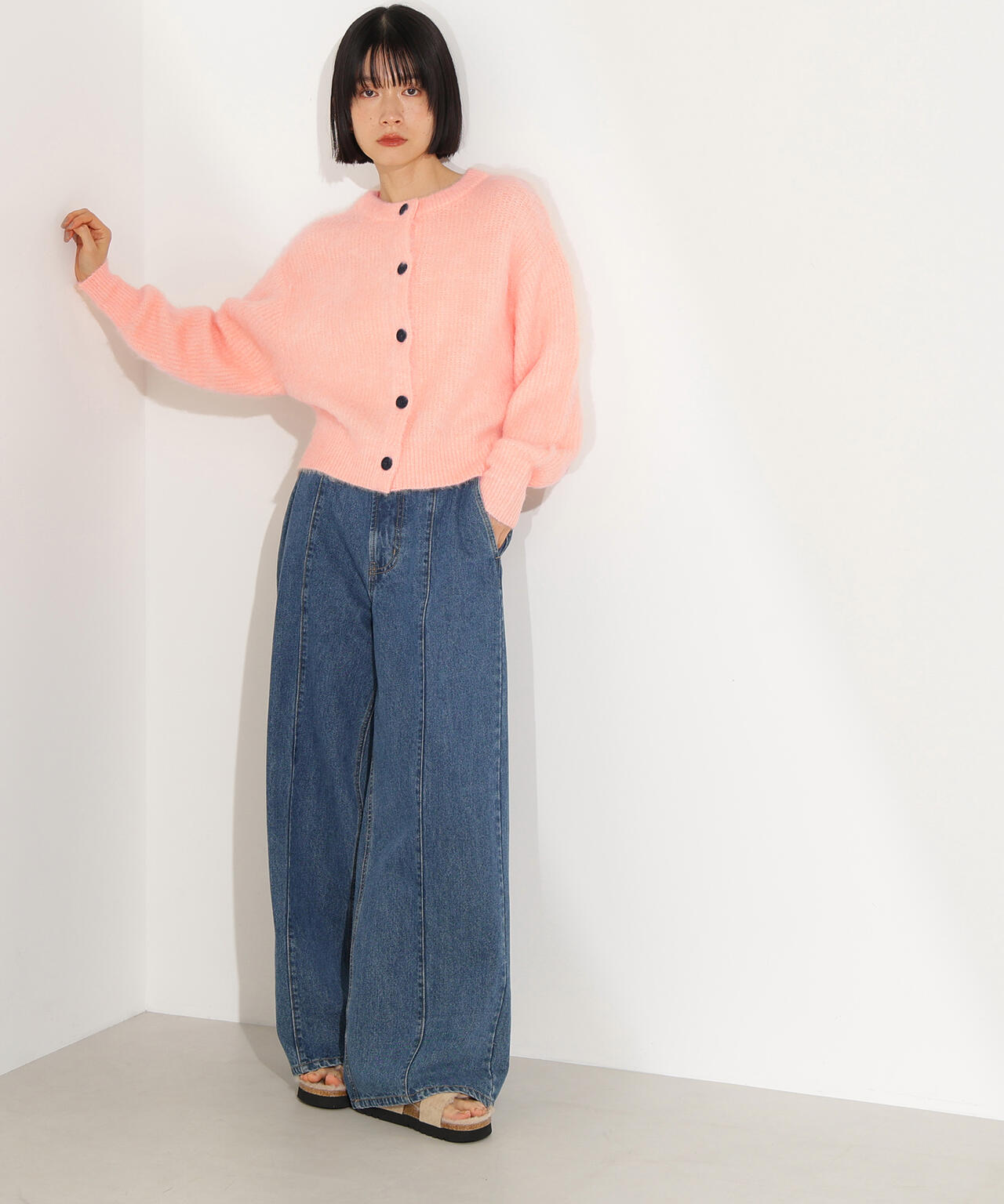 【岸本セシルさん着用】クルーネックフェザーカーディガン