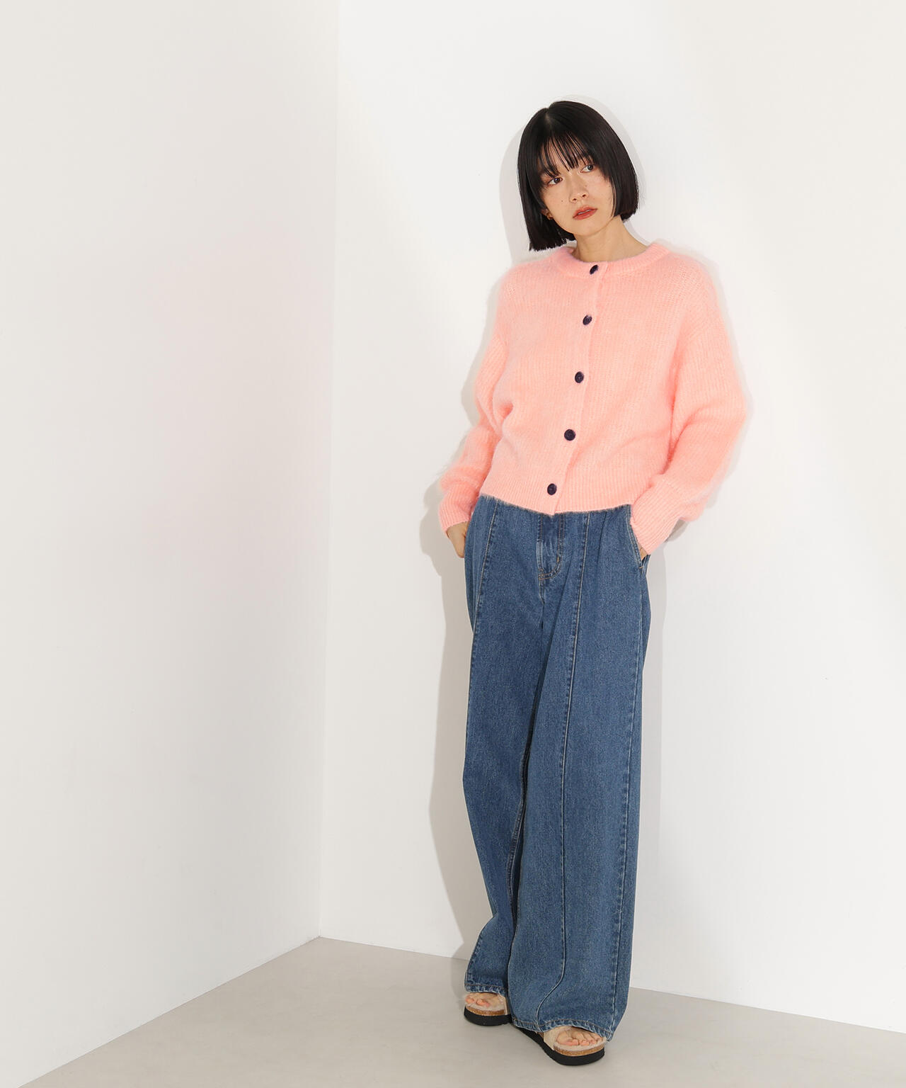 【岸本セシルさん着用】クルーネックフェザーカーディガン