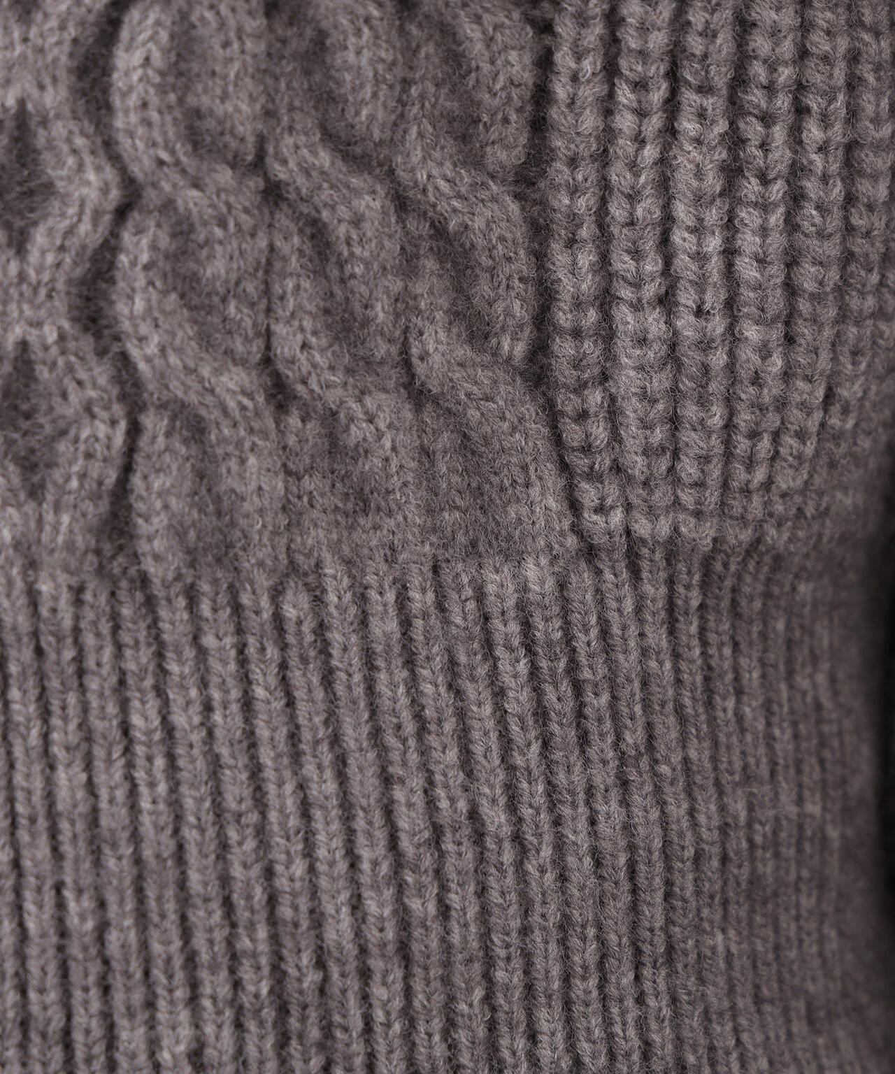 【岸本セシルさん着用】ケーブルステッチカーディガン