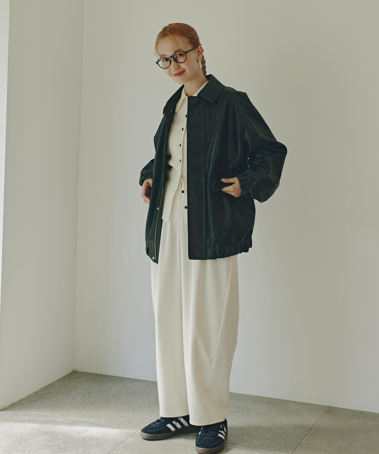 【岸本セシルさん着用】ポロ襟フレアカフスニット