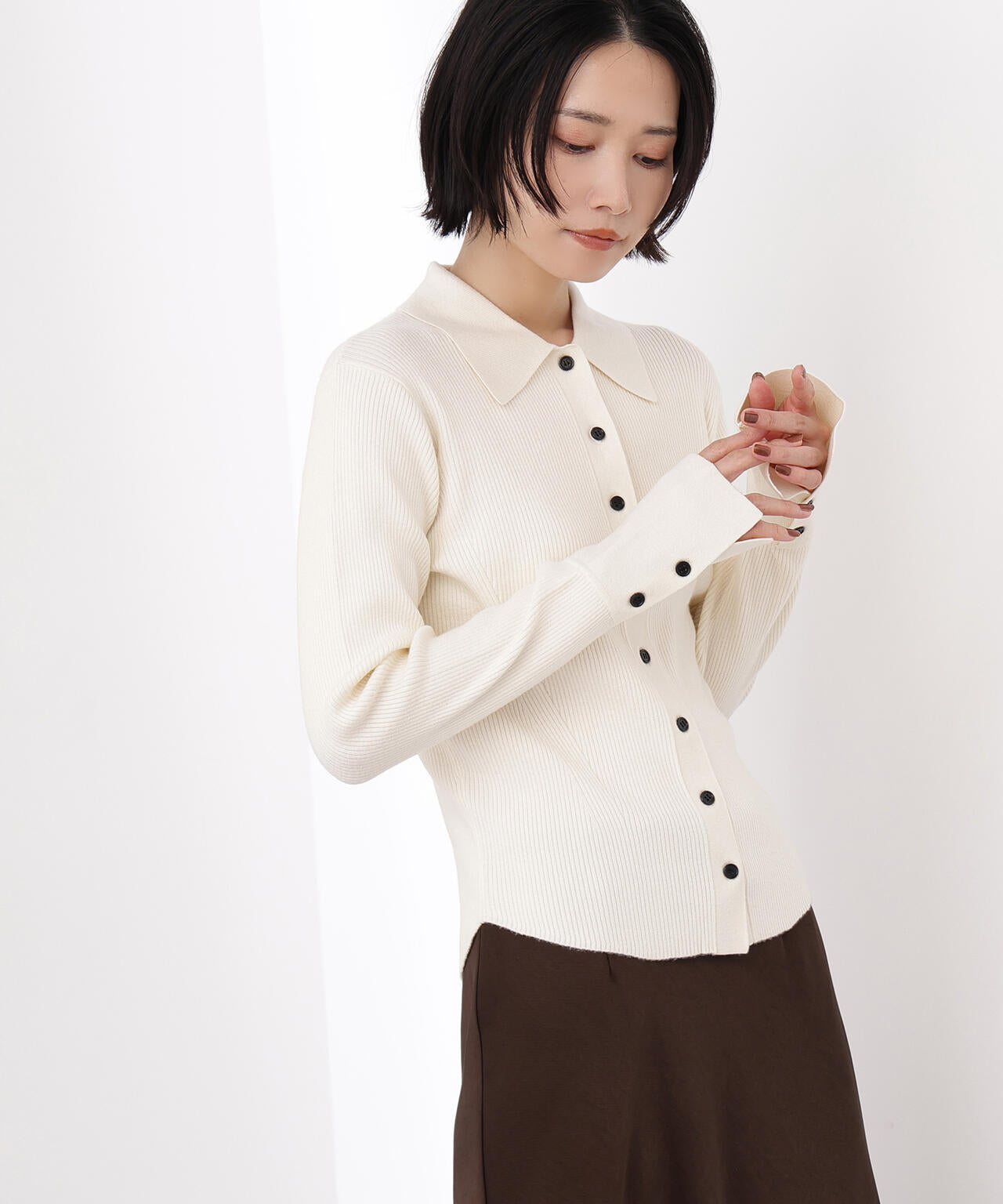 【岸本セシルさん着用】ポロ襟フレアカフスニット