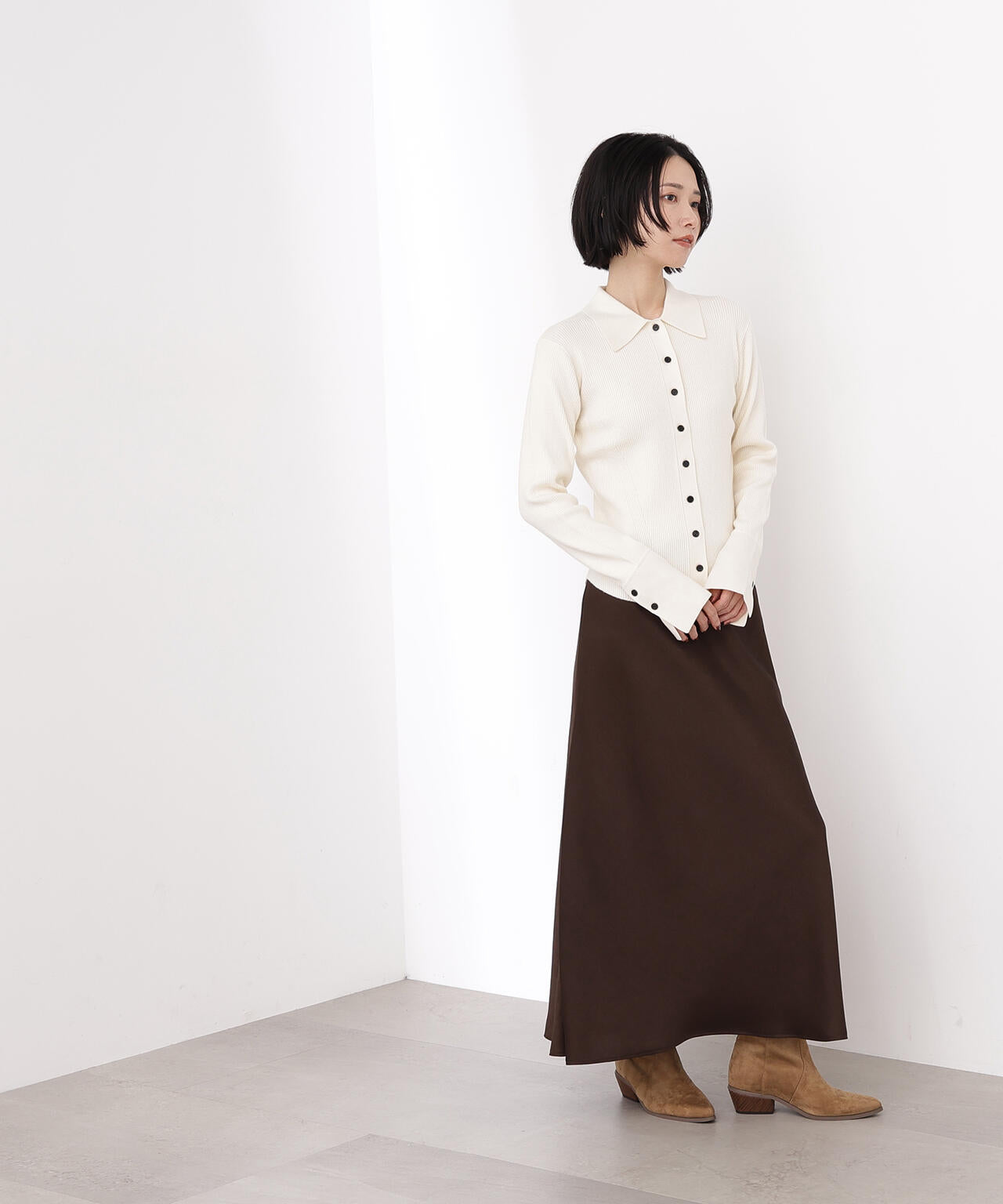 【岸本セシルさん着用】ポロ襟フレアカフスニット