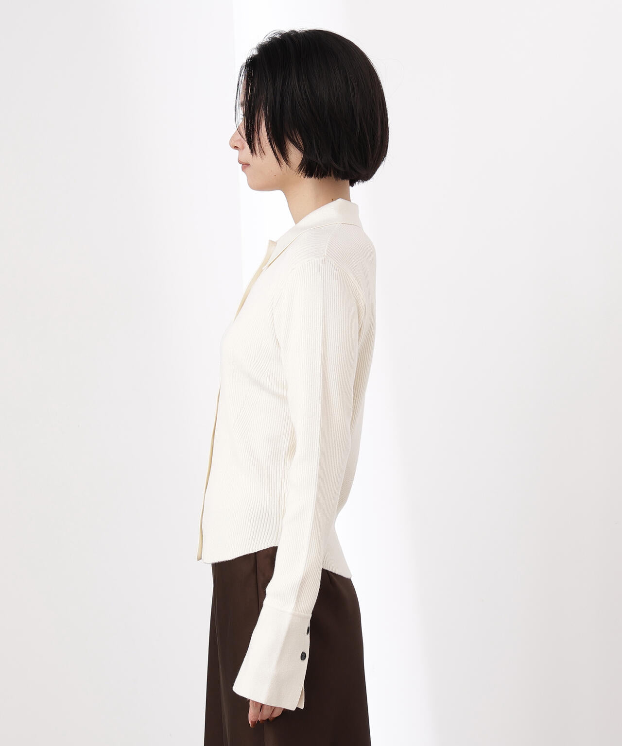 【岸本セシルさん着用】ポロ襟フレアカフスニット
