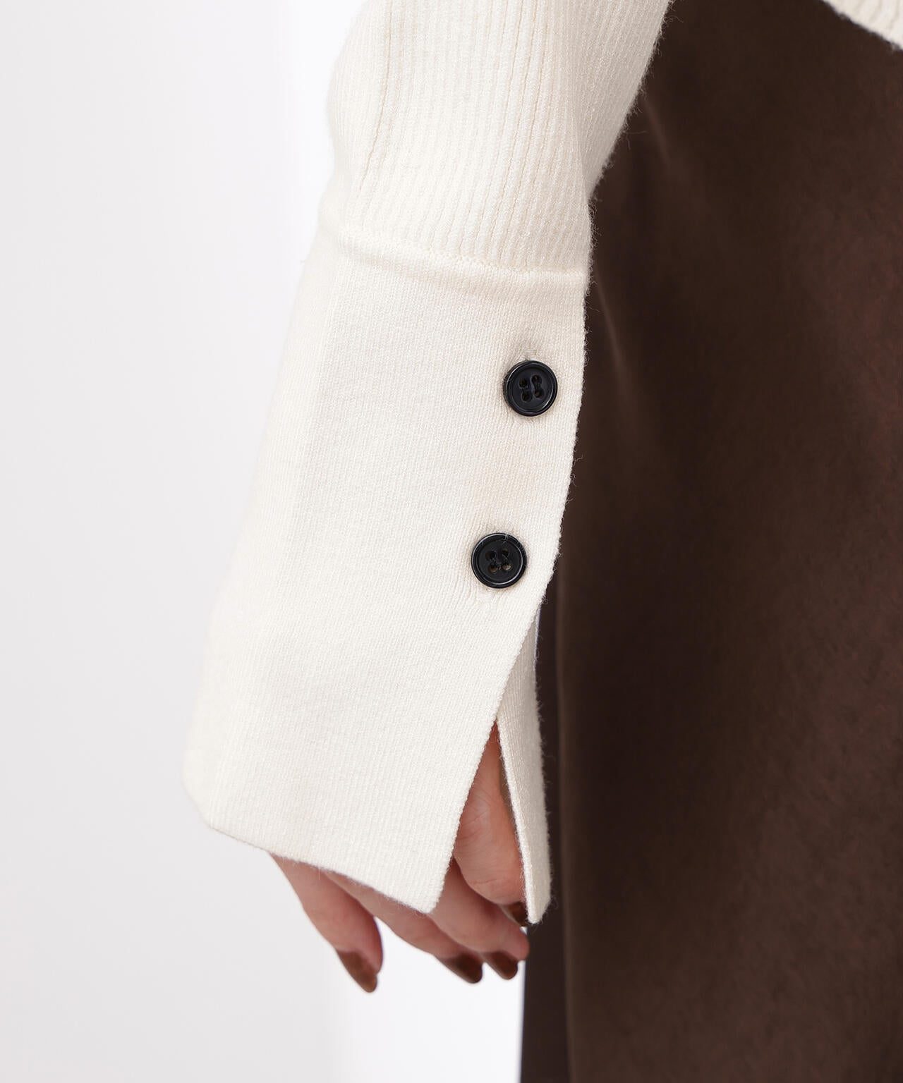 【岸本セシルさん着用】ポロ襟フレアカフスニット