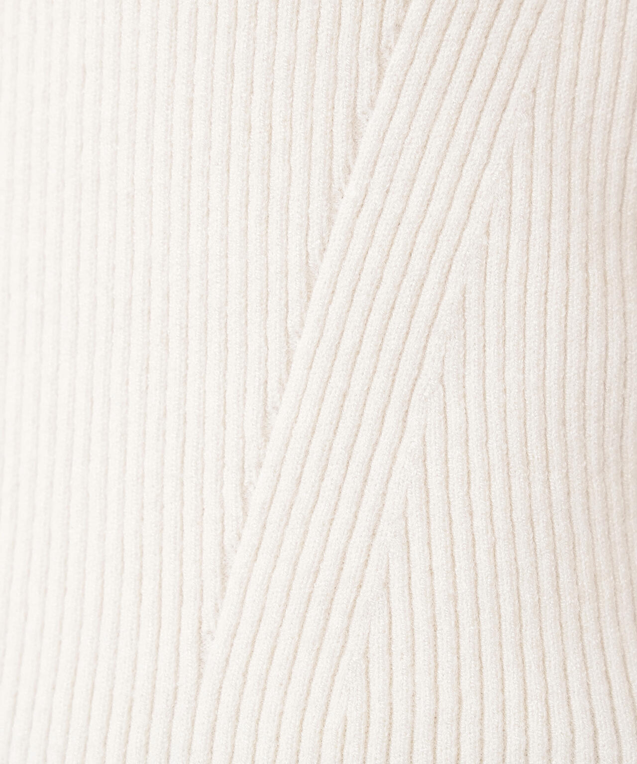 【岸本セシルさん着用】ポロ襟フレアカフスニット