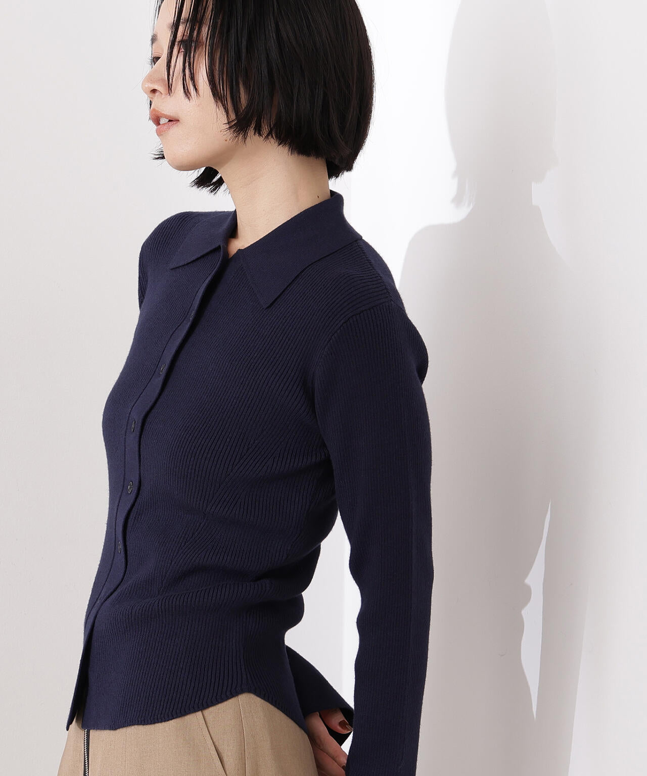 【岸本セシルさん着用】ポロ襟フレアカフスニット