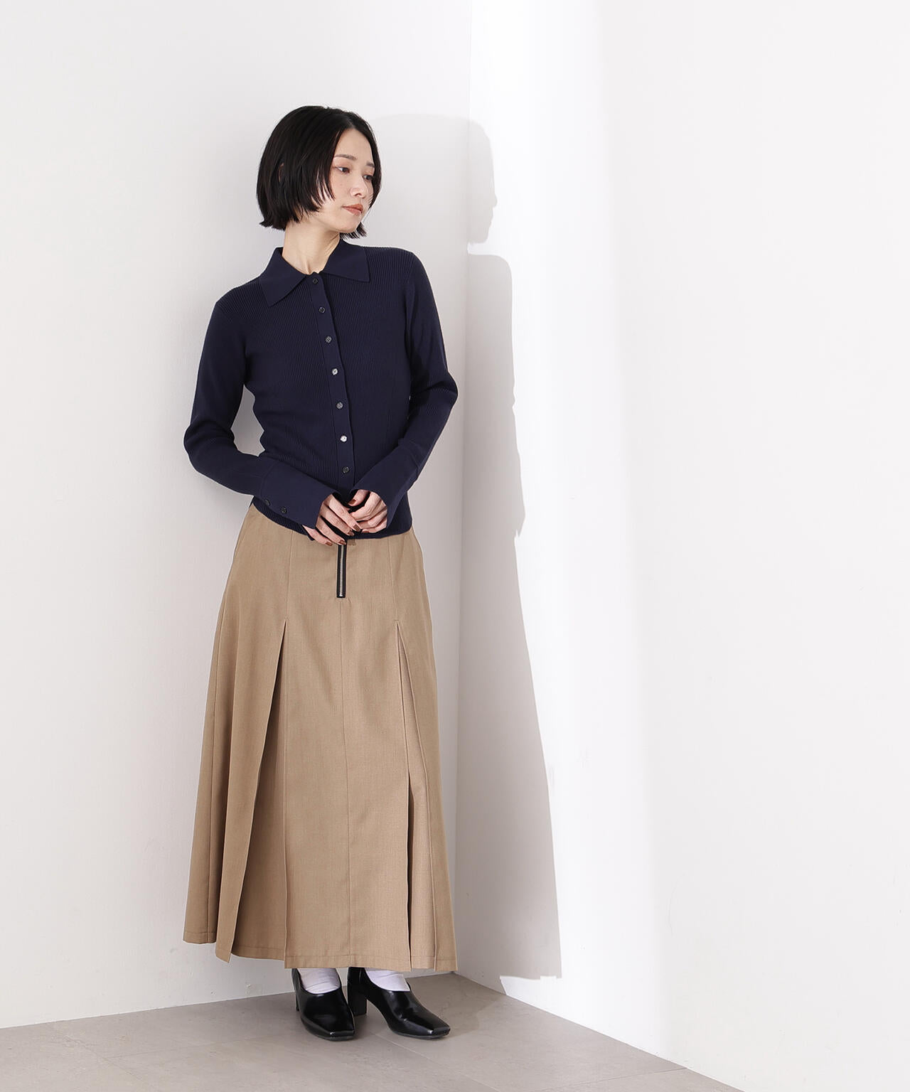 【岸本セシルさん着用】ポロ襟フレアカフスニット