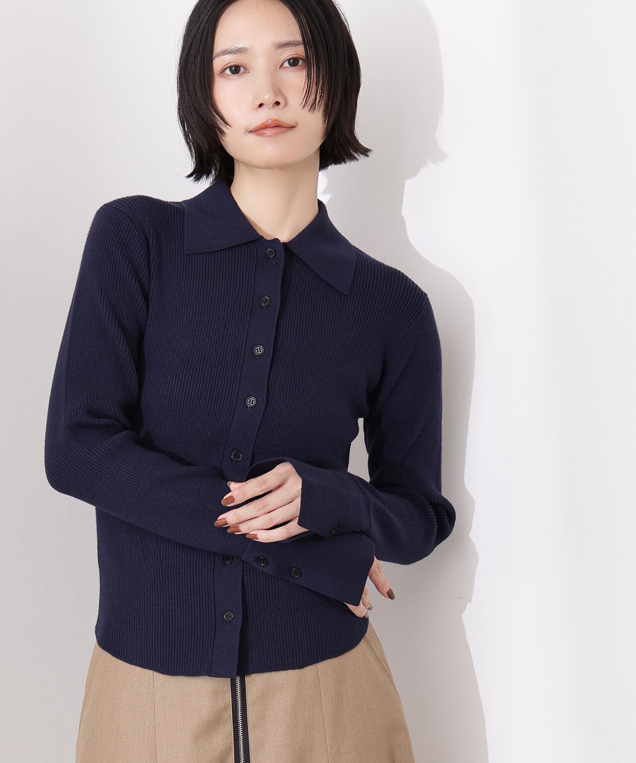 【岸本セシルさん着用】ポロ襟フレアカフスニット