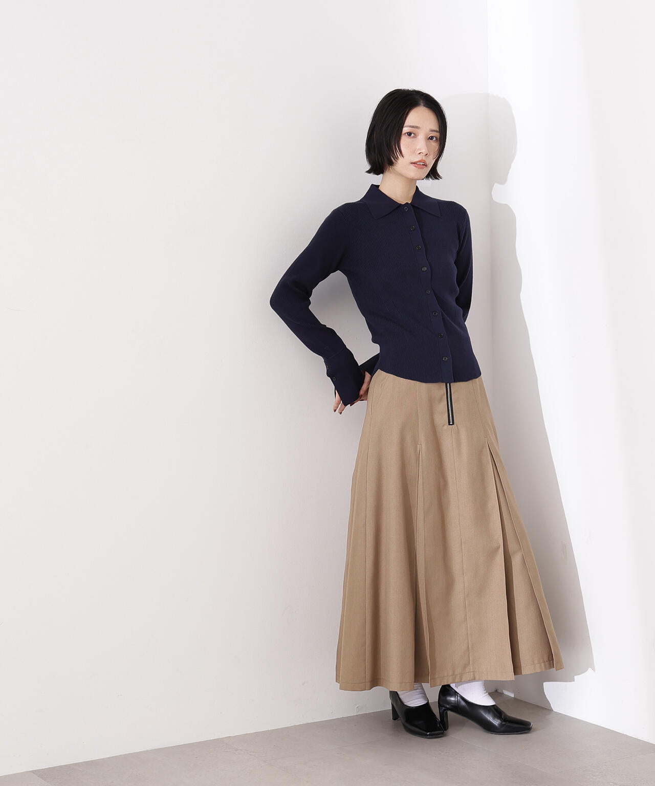 【岸本セシルさん着用】ポロ襟フレアカフスニット