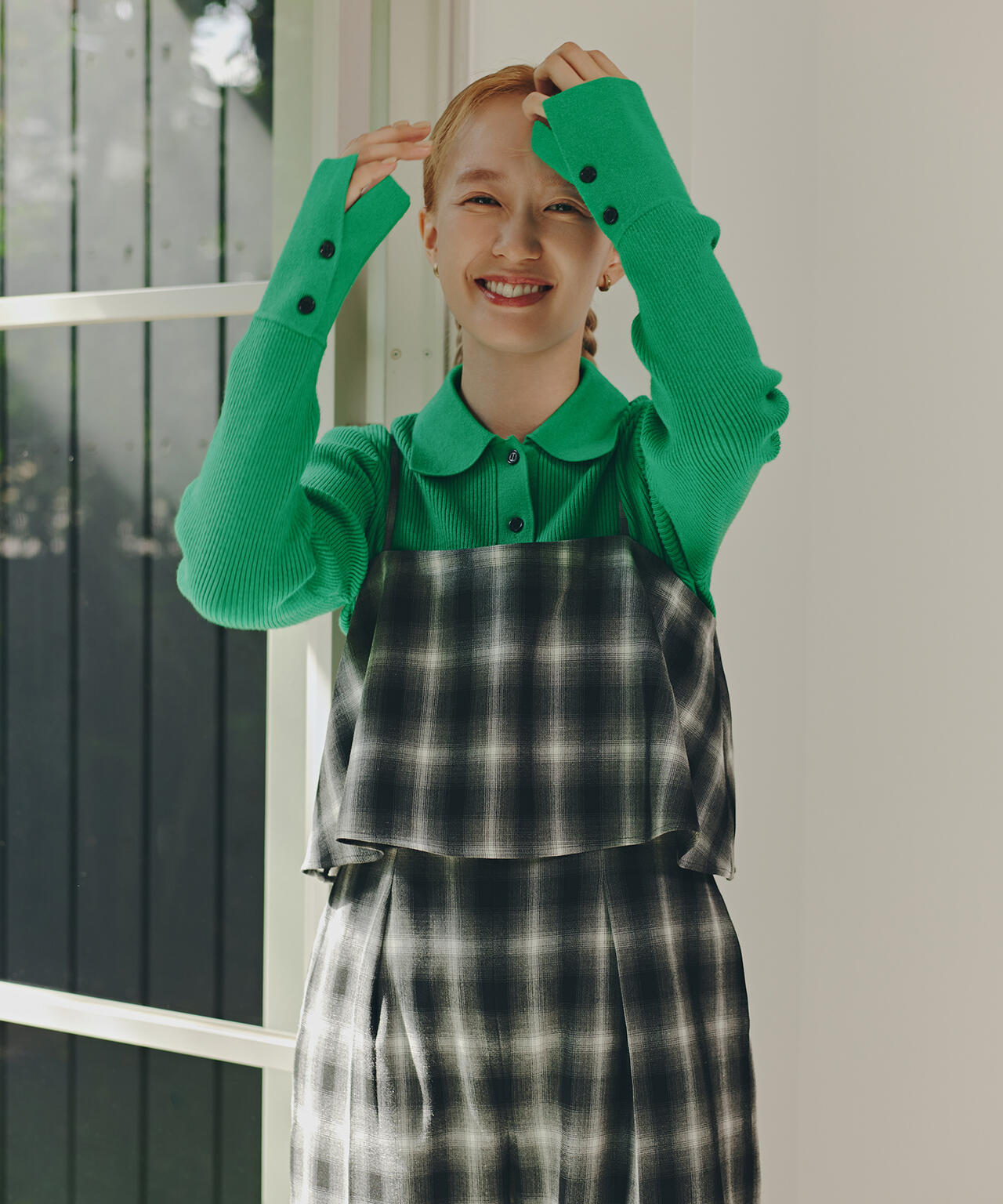 【岸本セシルさん着用】ポロ襟フレアカフスニット