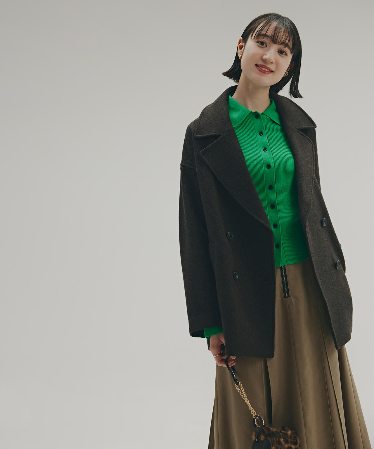 【岸本セシルさん着用】ポロ襟フレアカフスニット