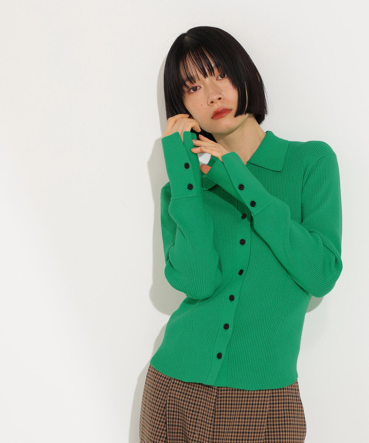 【岸本セシルさん着用】ポロ襟フレアカフスニット