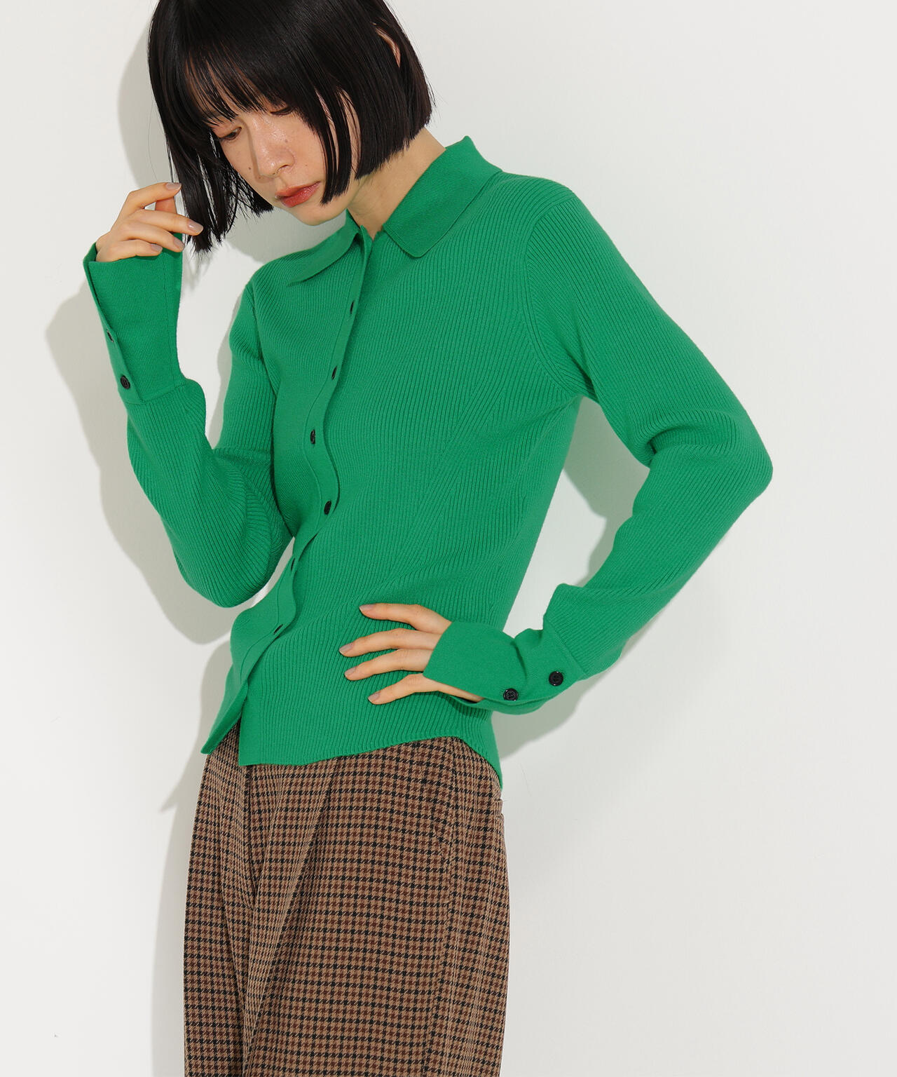 【岸本セシルさん着用】ポロ襟フレアカフスニット