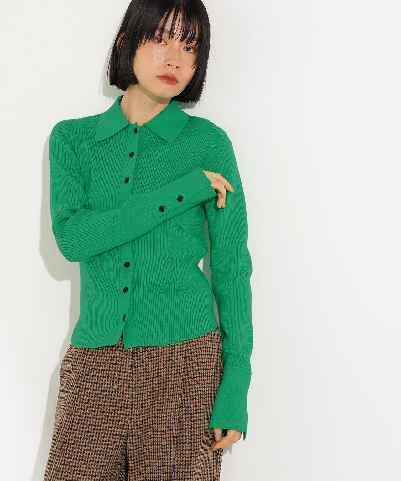 【岸本セシルさん着用】ポロ襟フレアカフスニット