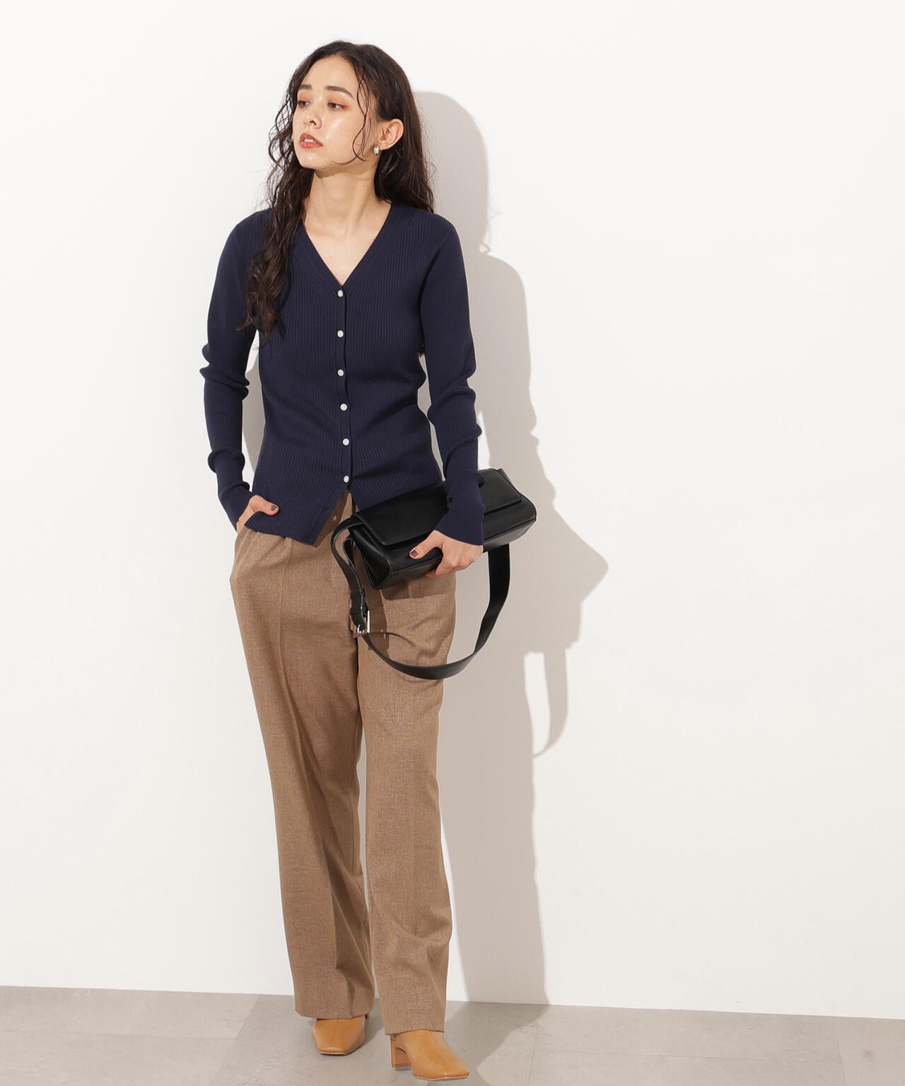 Vネックリブカーディガン