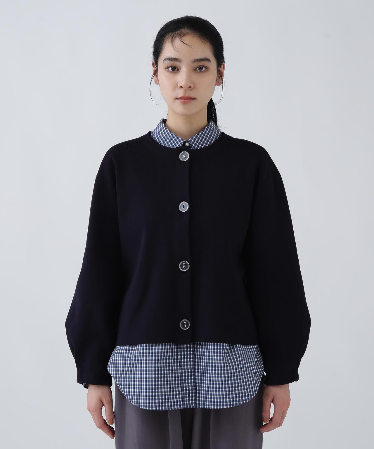 【ユーティリティー】毛玉になりにくいクリア釦ニットカーディガン