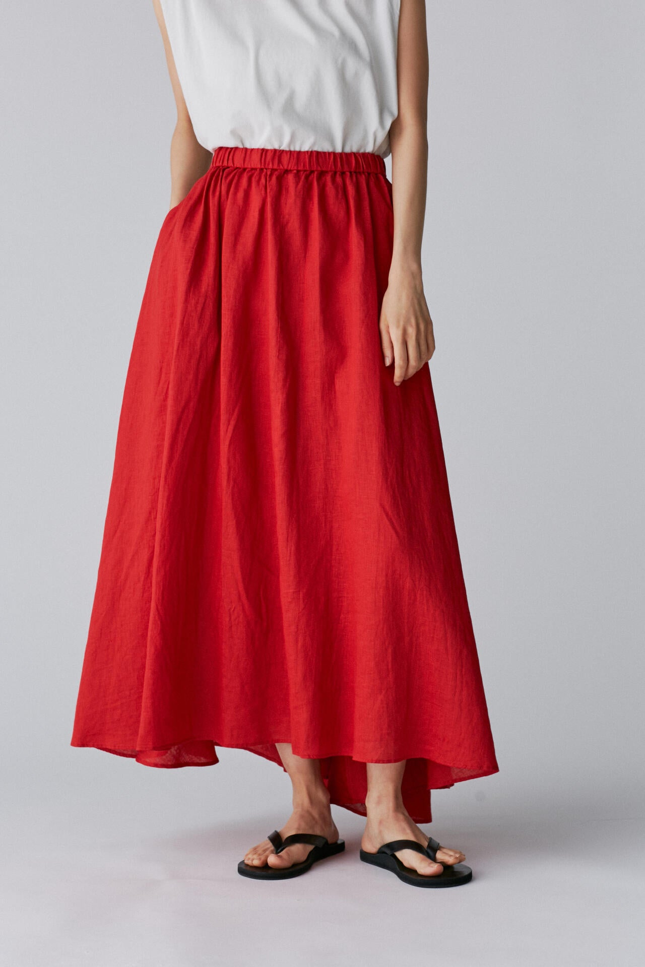 ATON / NATURAL DYED LINEN LAWN GATHERED SKIRT