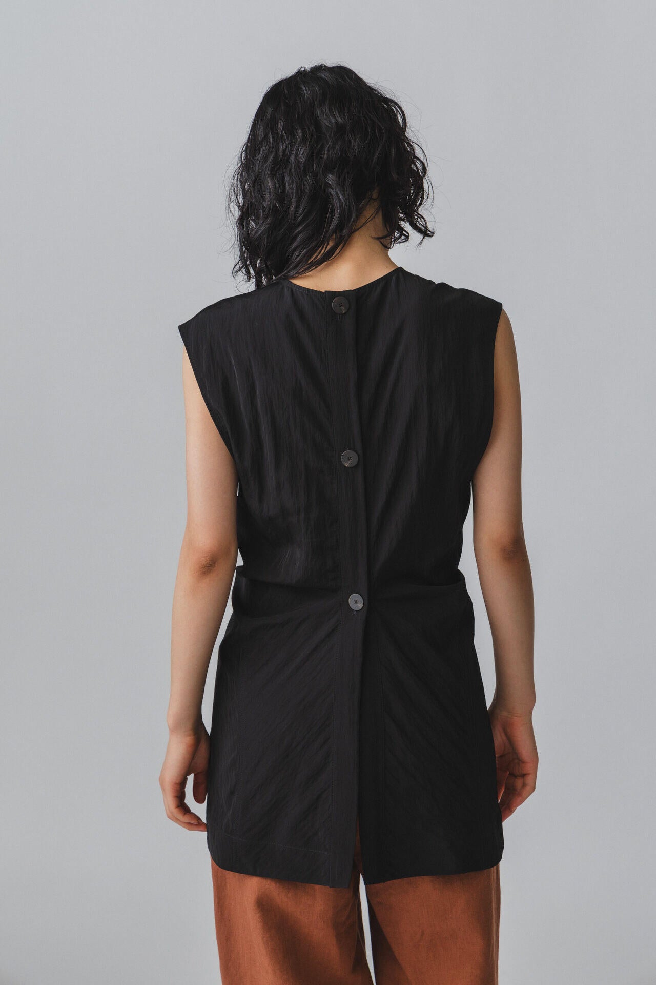 STUDIO NICHOLSON / TEXTRED FLUID VISCSE DRAPE TOP