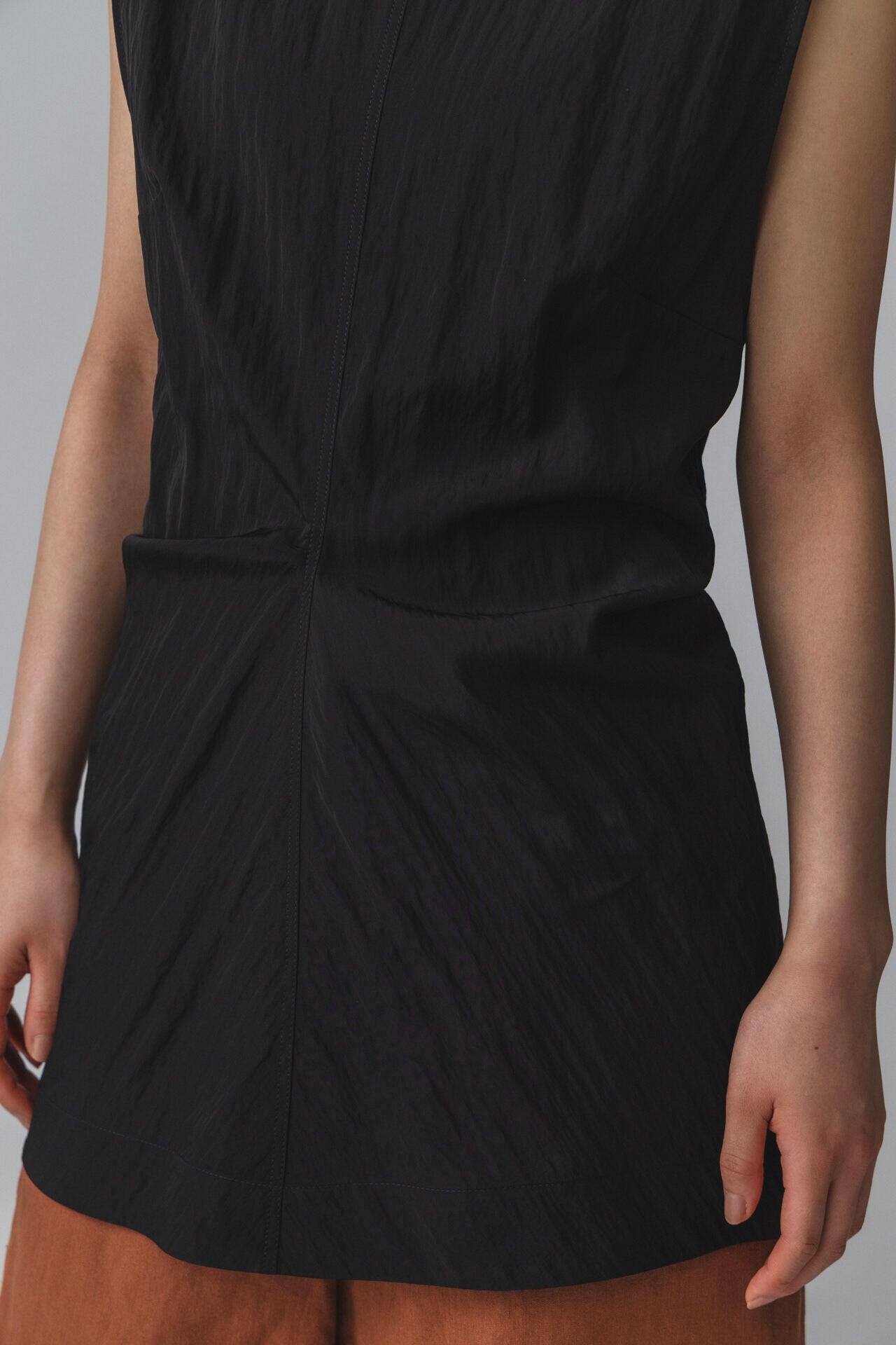 STUDIO NICHOLSON / TEXTRED FLUID VISCSE DRAPE TOP