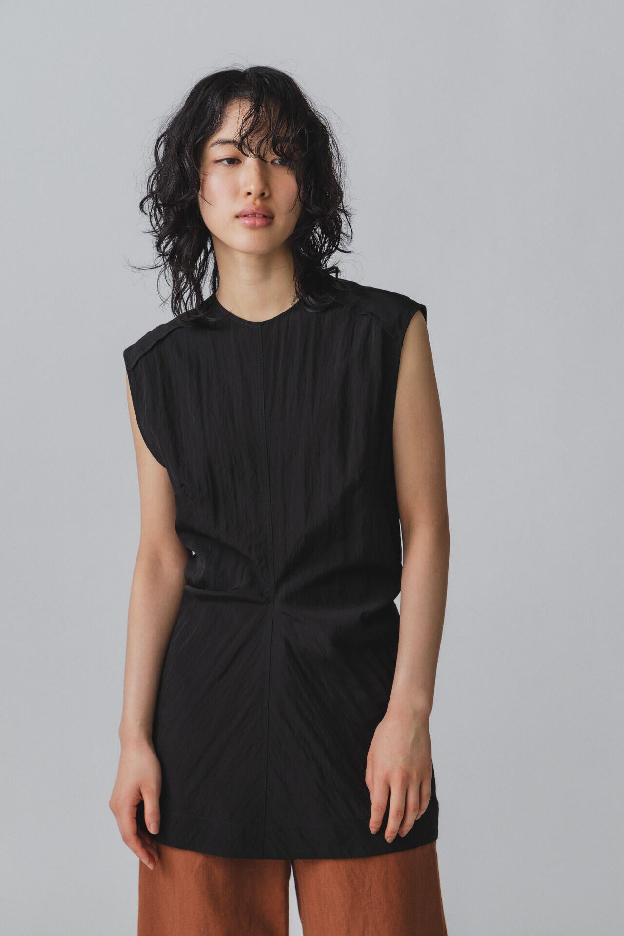 STUDIO NICHOLSON / TEXTRED FLUID VISCSE DRAPE TOP