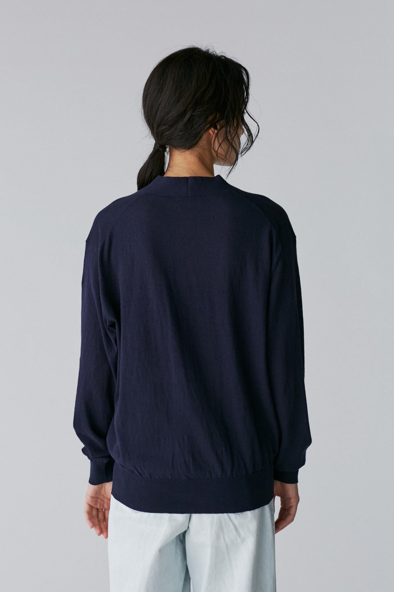 ATON / RECYCLED FRESCA V-NECK CARDIGAN