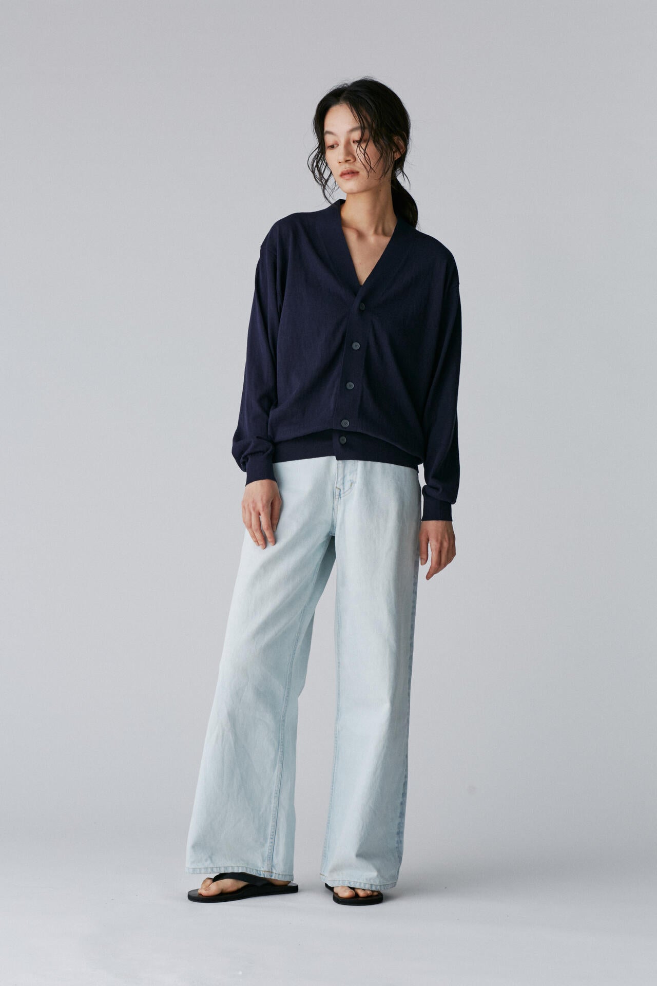 ATON / RECYCLED FRESCA V-NECK CARDIGAN