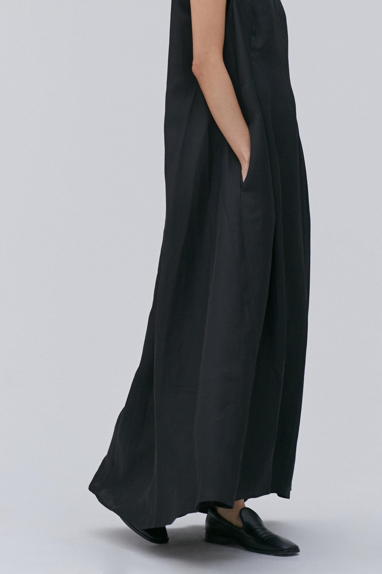 STUDIO NICHOLSON / VISCOSE LINEN SLEEVELESS VOLUME DRESS