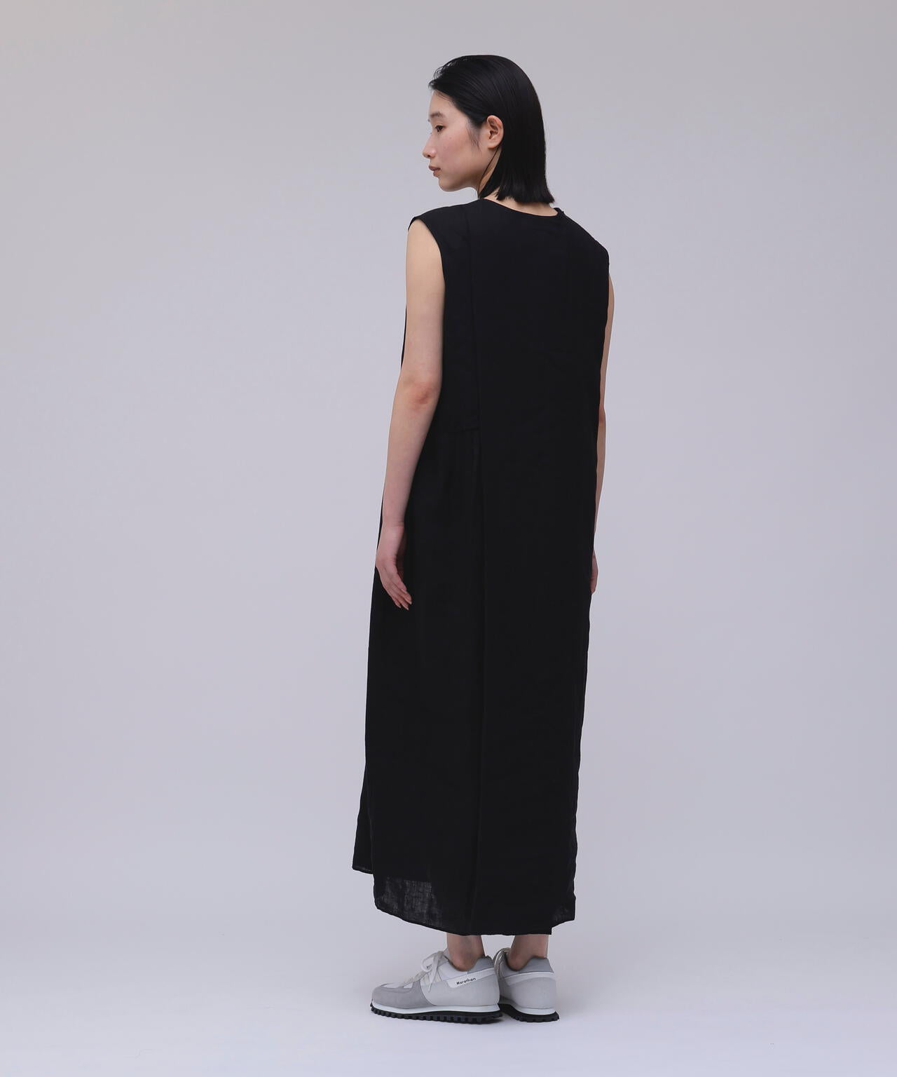 ATON / NATURAL DYED LINEN LAWN TUCKED DRESS