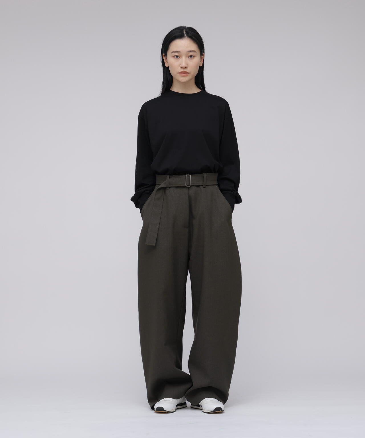 STUDIO NICHOLSON / GRAIN DE POUDRE BELTED ROUND LEG PANT