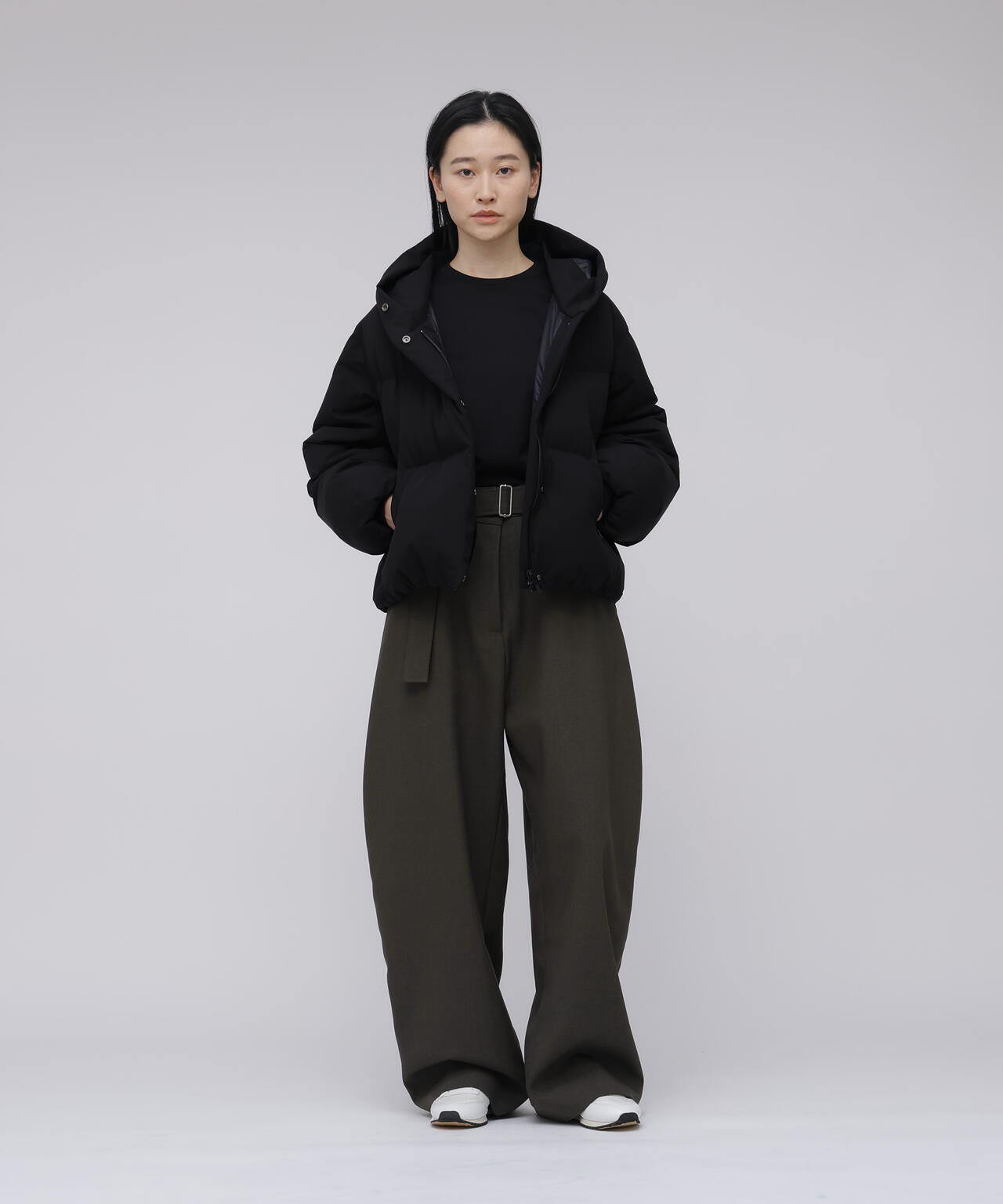 STUDIO NICHOLSON / GRAIN DE POUDRE BELTED ROUND LEG PANT