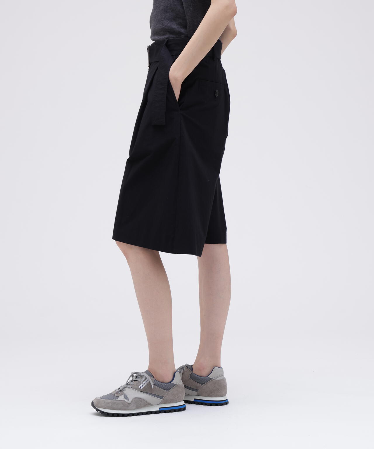 STUDIO NICHOLSON / TYPEWRITER COTTON BELTED PLEATED SHORT